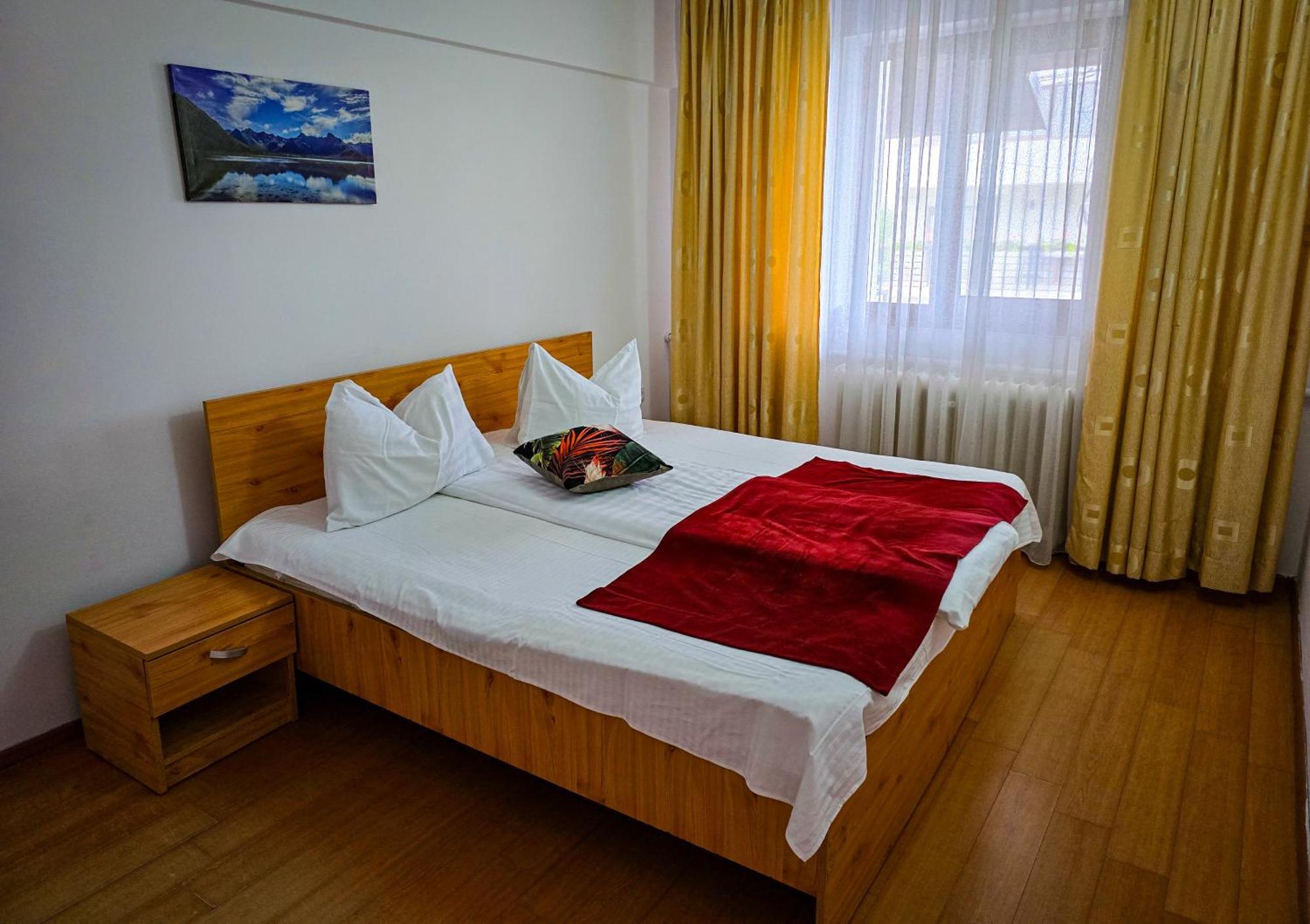 Hotel Horezu Luaran gambar